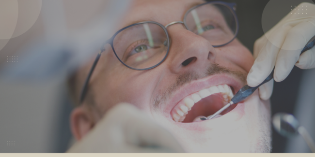 PZR: Saubere Zähne.